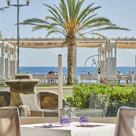 Le Royal Promenade Des Hotel 3*