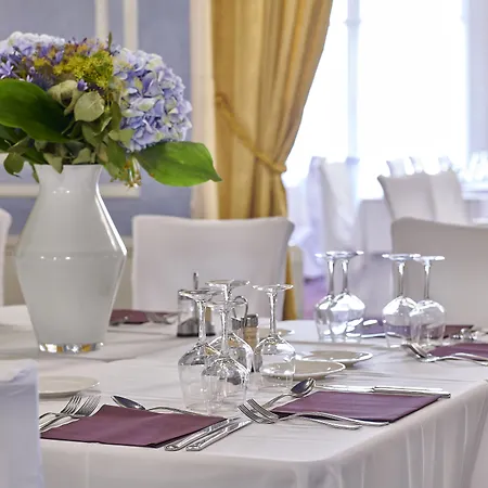 Le Royal Promenade Des Hotel 3*