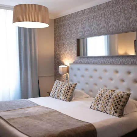 Le Royal Promenade Des Hotel 3*