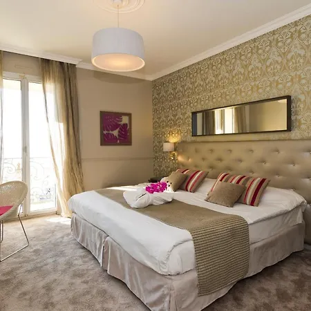 Le Royal Promenade Des Hotel 3*