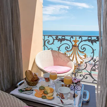 Le Royal Promenade Des Hotel 3*